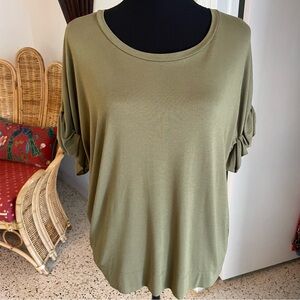HABITUAL from Nordstroms! Army Green Cap Sleeve Loose Knit Top! Like new. Medium